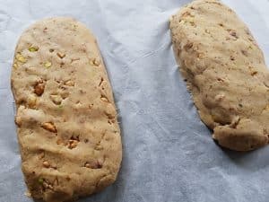 disposer la pâte à biscottis en deux pains