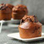 photo d'un muffin au chocolat aux pépites de chocolat