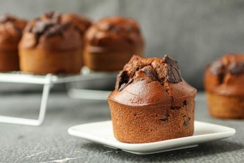 photo d'un muffin au chocolat aux pépites de chocolat